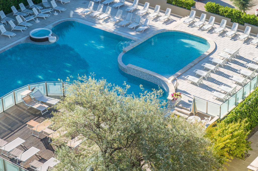 Luxor, Piscina Di 900mq A 150m 4*