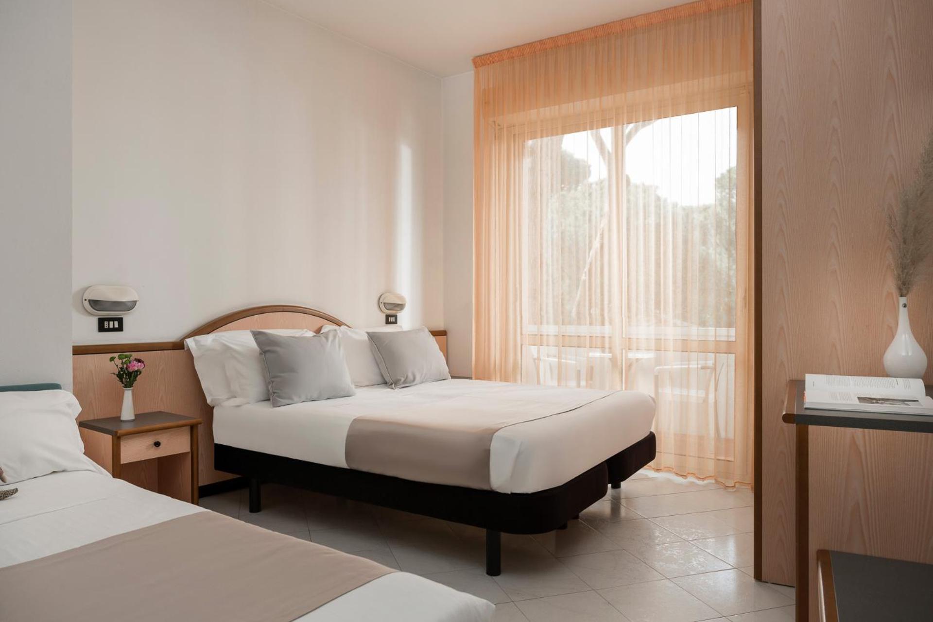 Luxor, Piscina Di 900mq A 150m 4* Milano Marittima