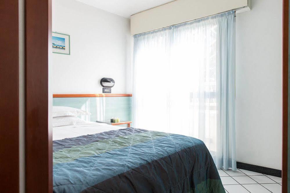 Luxor, Piscina Di 900mq A 150m 4* Milano Marittima