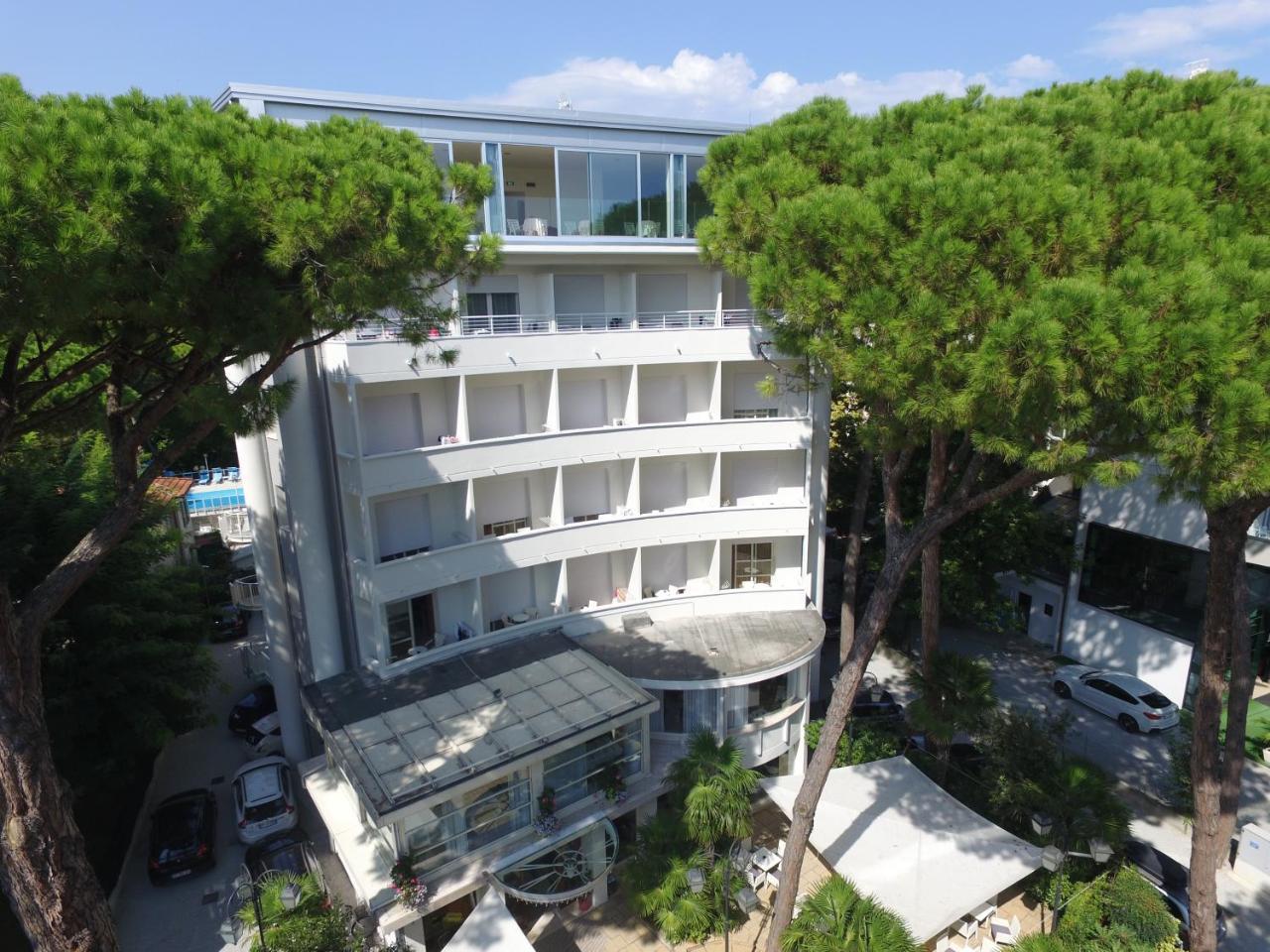 Hotel Luxor, Piscina Di 900mq A 150m Milano Marittima